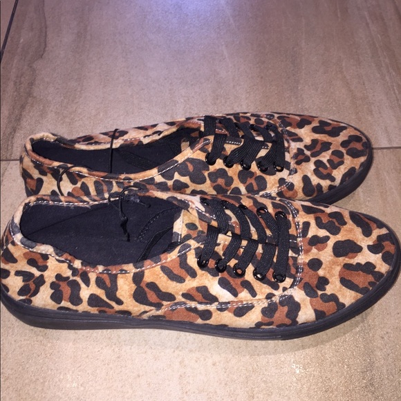 Cheetah printed sneakers - Picture 2 of 2